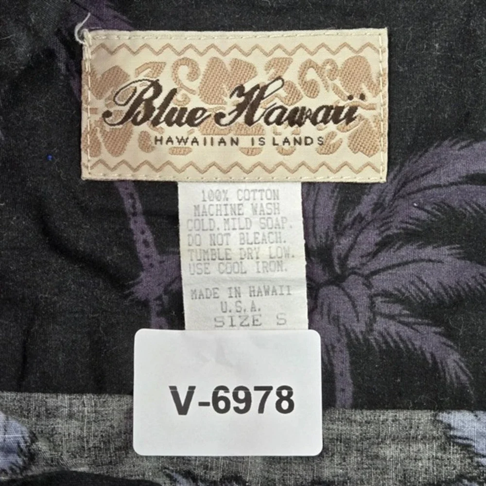 VINTAGE Blue Hawaii Men Button Up Shirt‎ S Black Palm Trees Beach Scene 90s USA